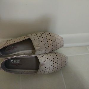 Bobs! Off white color